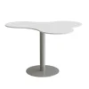 Bord Amöba 1005, 1200x1500 mm, Højde 900 mm, Hvid laminat, Alu stel