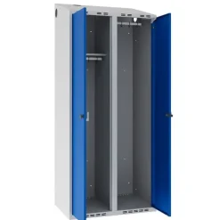 Garderobeskab POC, skråt tag og blå døre - 800 x 550 x 1752 mm