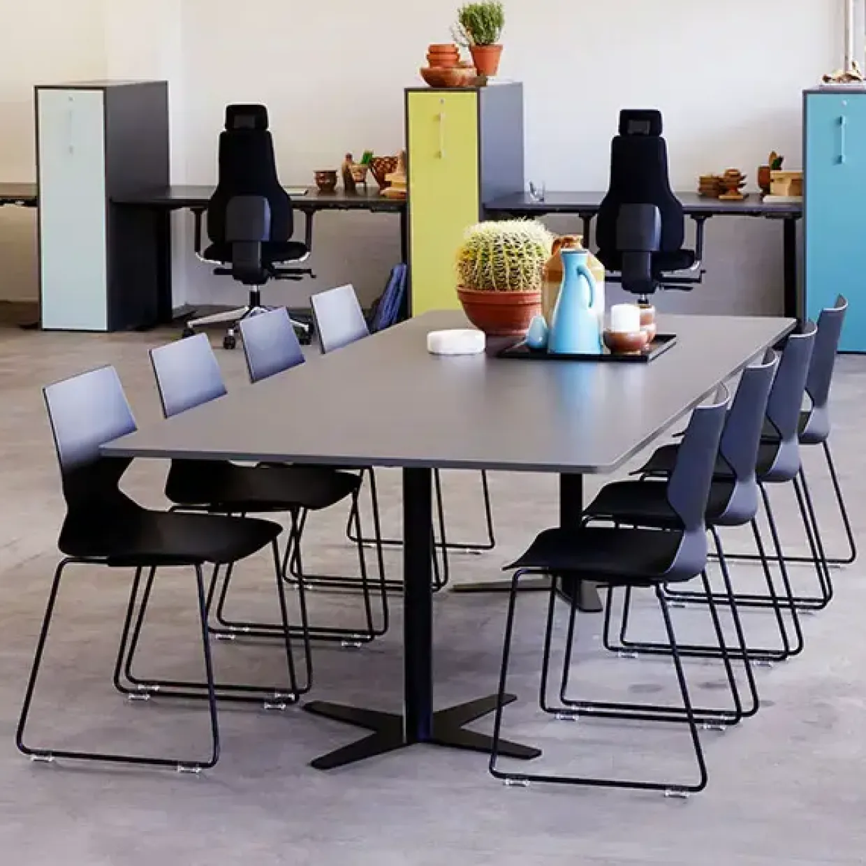Konferencebord DNA, Antracit 2600x1200 mm rektangulært, Sort understel