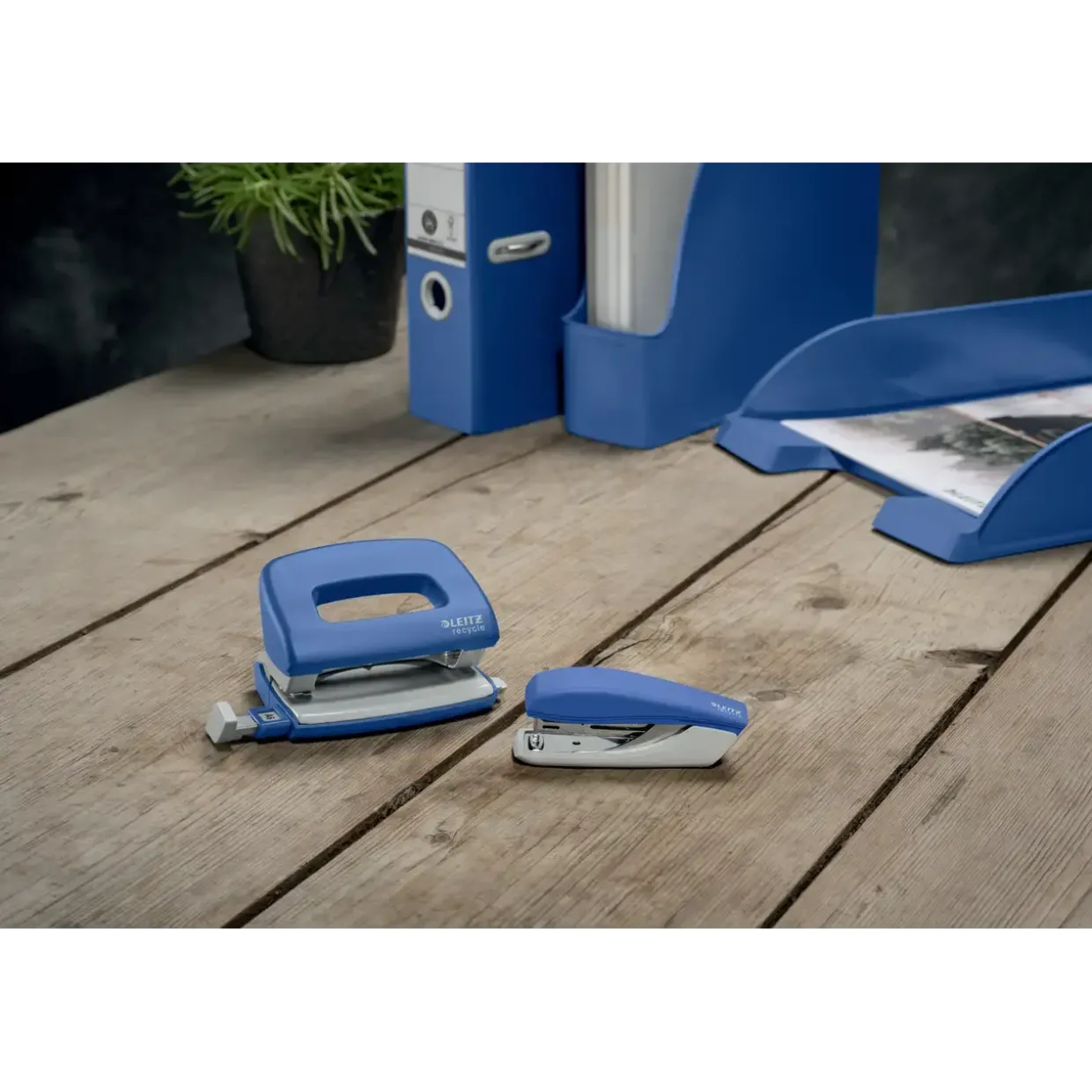 Leitz NeXXt Recycle mini hæftemaskine blå, 10 ark - Køb minimum 10 stk.