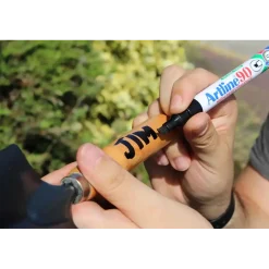 Permanent marker - Artline 90 - Sort - 2-5 mm chisel - 1 stk