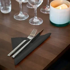 Serviet Tork 2-lags 477148 sort 33 x 33 cm 1|4 fold - 2000 stk