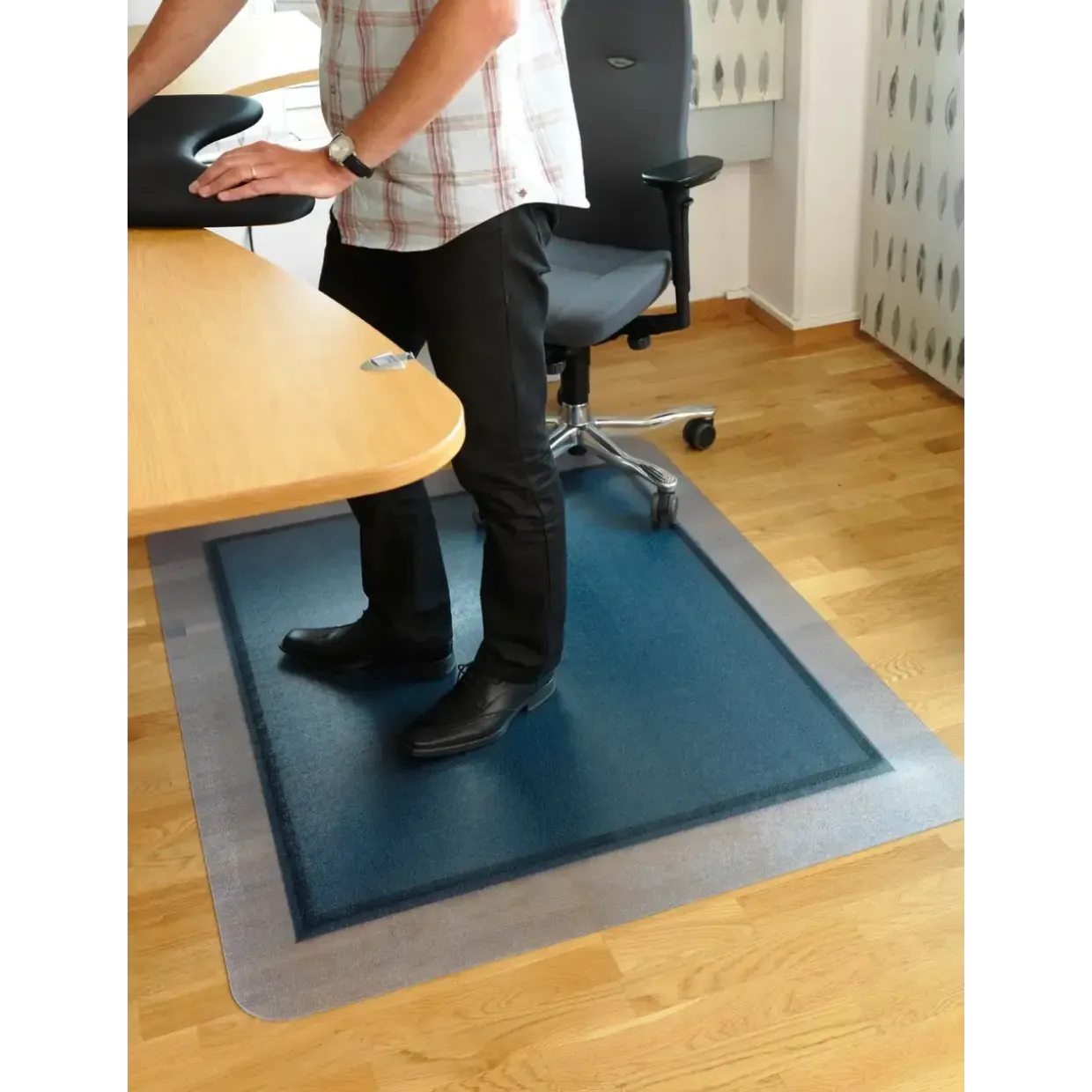 Stoleunderlag med ståmåtte - Matting - Yoga - sort og neutral - 120 x 150 cm